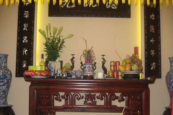 Cách bài trí bàn thờ gia tiên hợp phong thủy