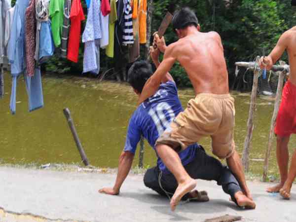 Mộng mị thấy bạn thân đánh nhau chết người
