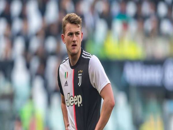 Tin thể thao 24/12: Giám đốc Juventus không hài lòng với De Ligt