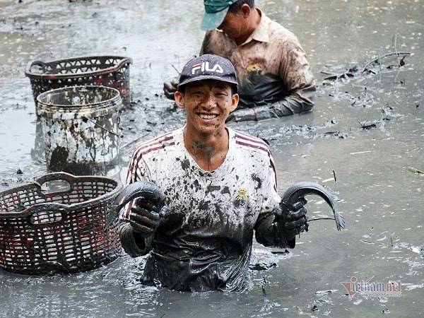 Nằm mơ thấy bắt cá đánh con gì trúng, điềm tốt hay xấu?