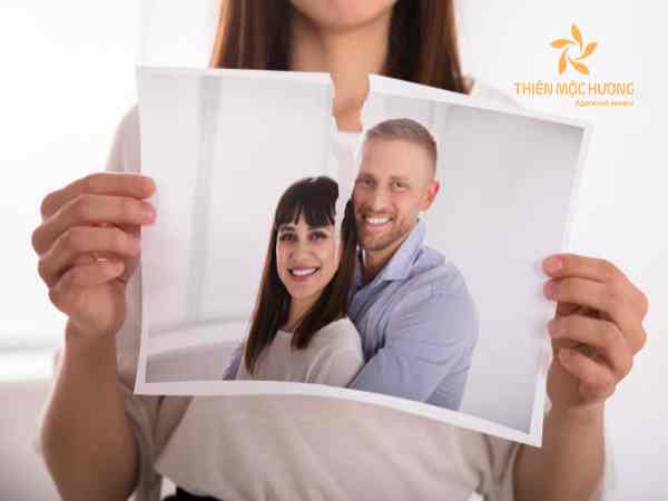 Ngủ mơ thấy chồng có bồ đánh con gì?