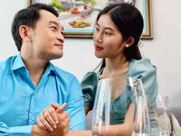 Tướng đàn bà lẳng lơ qua thói quen, cử chỉ Tướng đàn bà lẳng lơ qua thói quen, cử chỉ