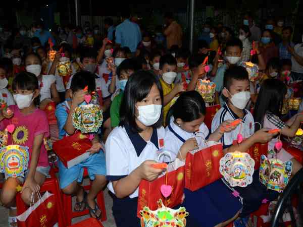 Mơ thấy được tặng quà thì nên đánh con bao nhiêu?