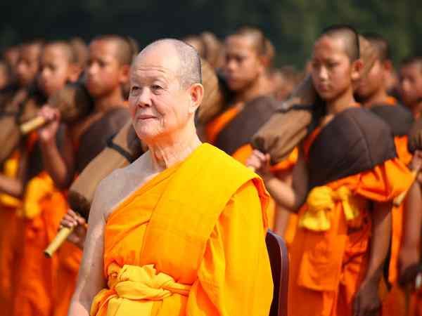 Mơ thấy nhà sư có điềm báo gì và đánh số nào trúng?