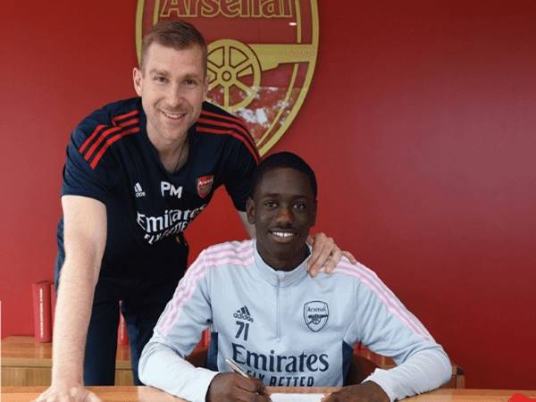 Tin Arsenal 7/7: Pháo thủ chính thức ký hợp đồng với Charles Jr