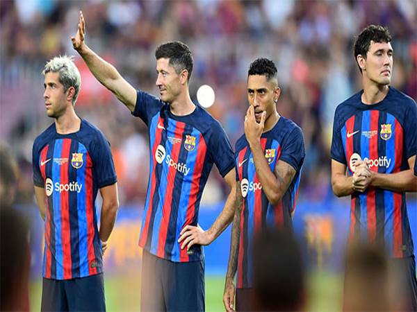 Tin bóng đá trưa 21/9: Barca báo lãi 98 triệu euro mùa trước