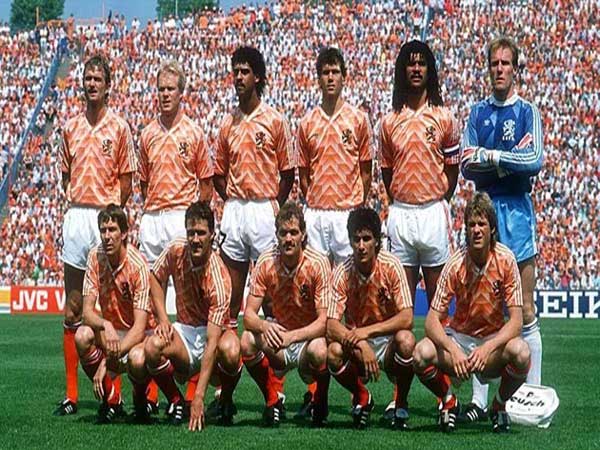 Hàng hậu vệ trong đội hình Hà Lan vô địch Euro 1988
