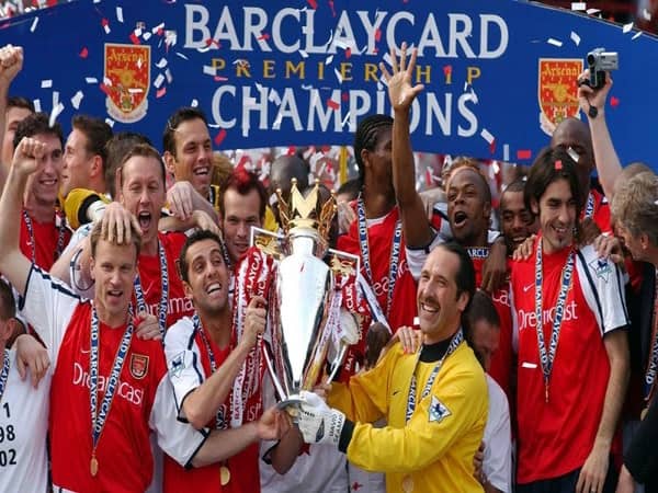 Arsenal vô địch mùa giải Premier League 2003/2004 với chuỗi bất bại