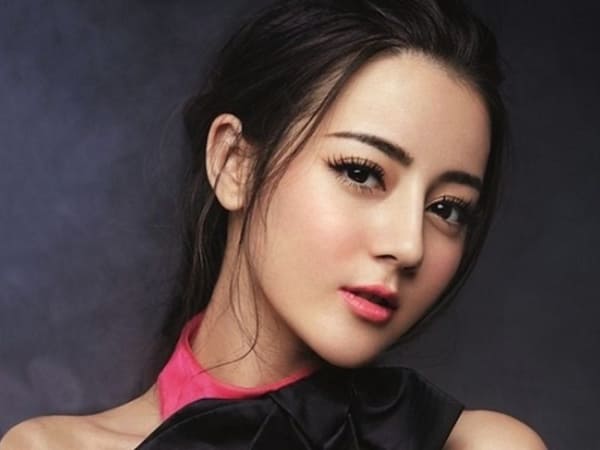 Xét đường công danh, sự nghiệp của phụ nữ có mũi dọc dừa