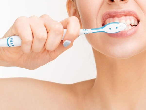 Nhìn thấy ai đó đánh răng mua vé số con gì may mắn