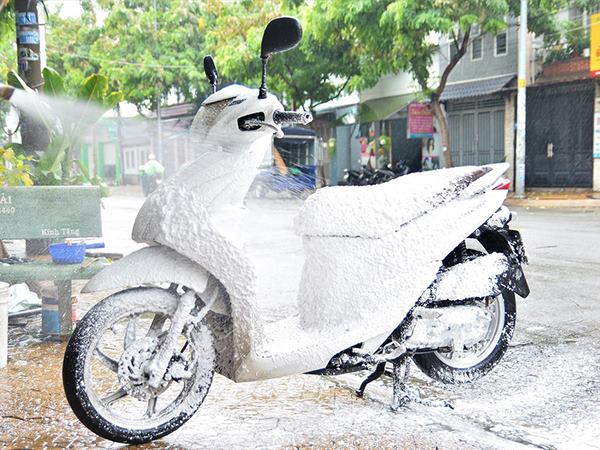 Mơ thấy rửa xe có điềm báo gì - Giải mã chi tiết