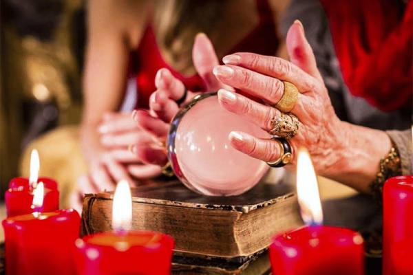Giải mã giấc mơ thấy đi xem bói với thầy bói là người quen
