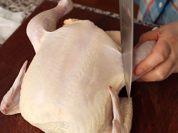 Chiêm bao thấy chặt thịt gà ẩn ý điềm báo gì?