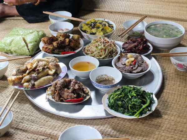 Mơ thấy đang dọn mâm cơm
