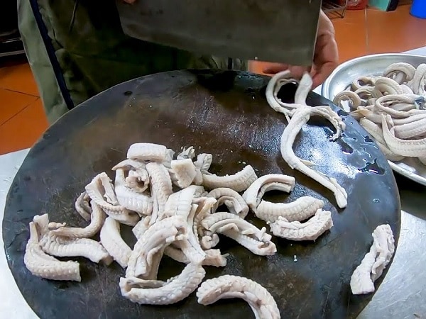 Nằm mơ thấy làm thịt rắn có phải điềm báo may mắn?