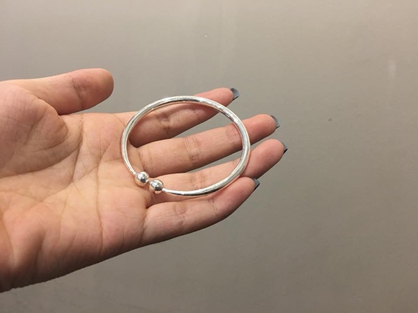 Nằm mơ thấy vòng bạc báo hiệu tài lộc hay khó khăn?
