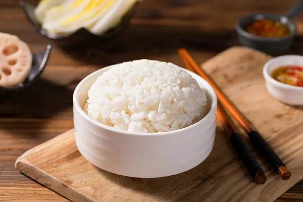 Nằm mơ thấy mình ăn cơm có phải sắp đón tin vui tài lộc?