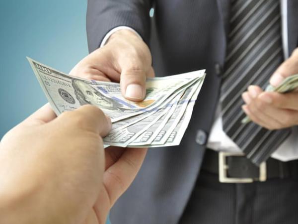 Mơ thấy mượn tiền người khác