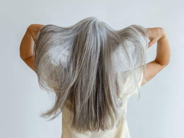 Nằm mơ thấy tóc bạc là điềm gì mà nhiều người thắc mắc?