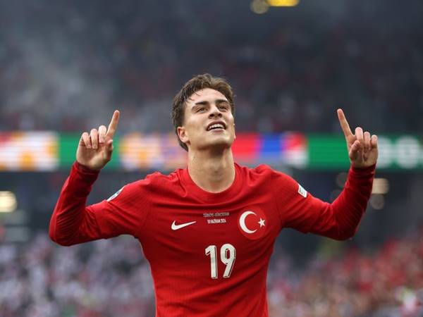 Những cột mốc rực rỡ của thần đồng Kenan Yildiz